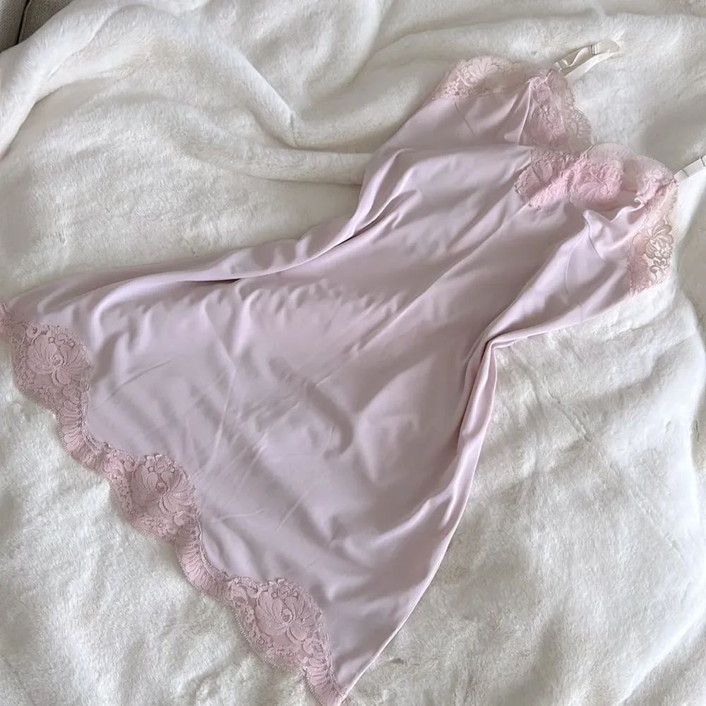 Vintage retro softโpink slip M
